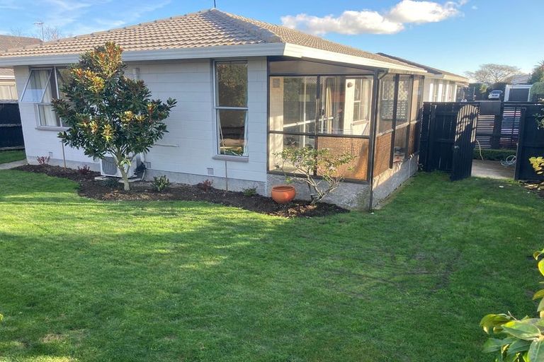Photo of property in 2/50 Chipping Lane, Redwood, Christchurch, 8051
