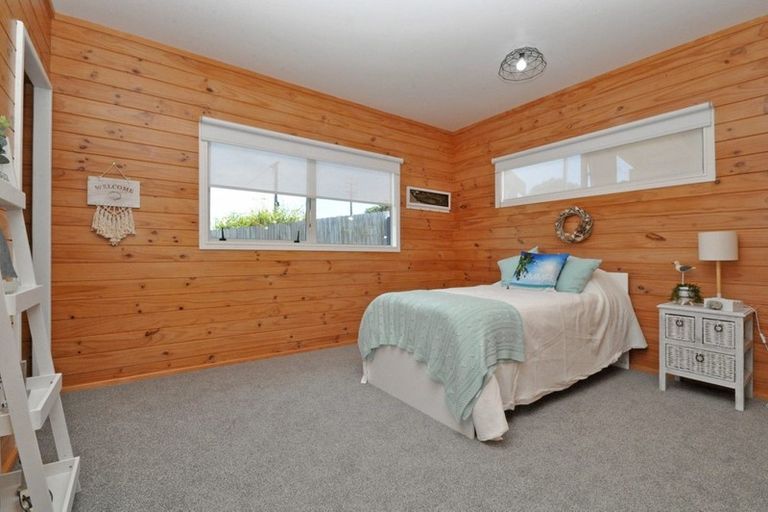 Photo of property in 37 Shakespear Road, Army Bay, Whangaparaoa, 0930