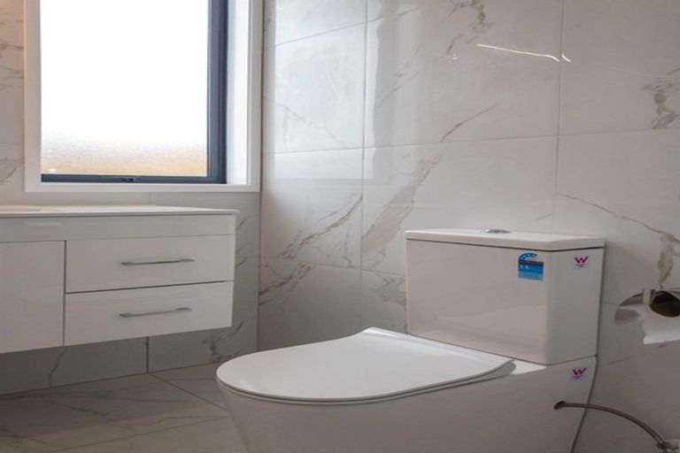 Photo of property in 60 Renata Crescent, Te Atatu Peninsula, Auckland, 0610