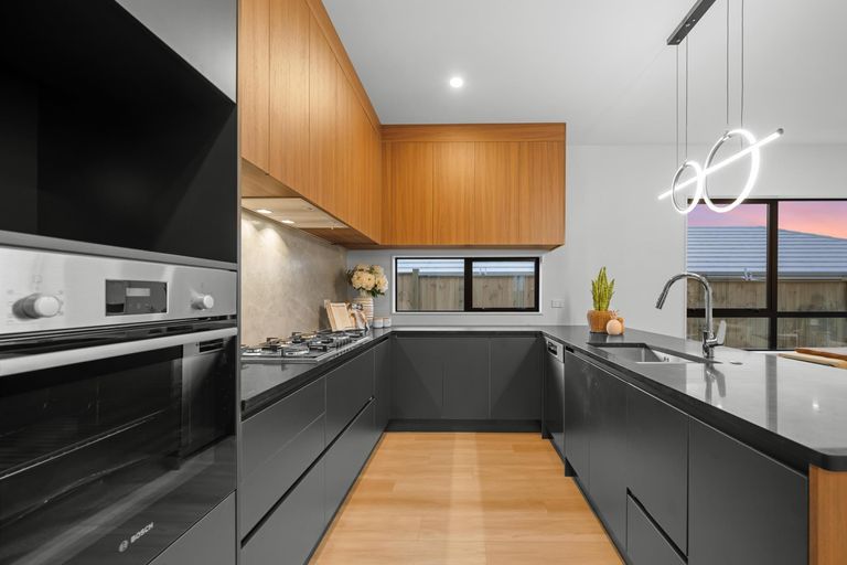 Photo of property in 7 Awa Avenue, Helensville, 0800