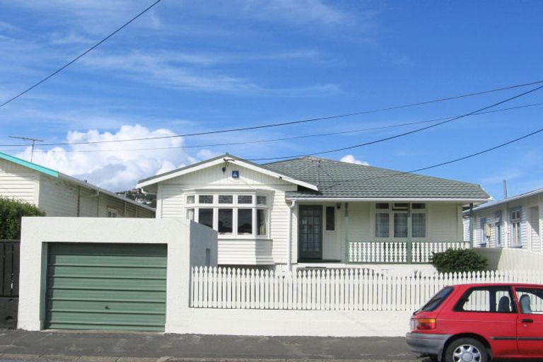 Photo of property in 16 Torridon Road, Miramar, Wellington, 6022