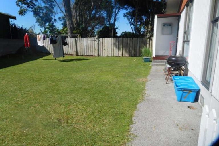 Photo of property in 7 Lindaver Grove, Merrilands, New Plymouth, 4312