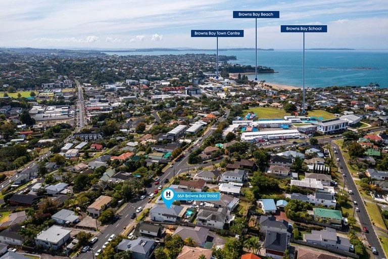 Photo of property in 1/66 Browns Bay Road, Rothesay Bay, Auckland, 0630
