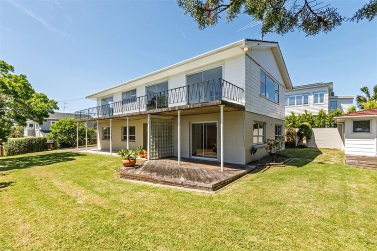Photo of property in 8a Hauraki Road, Hauraki, Auckland, 0622