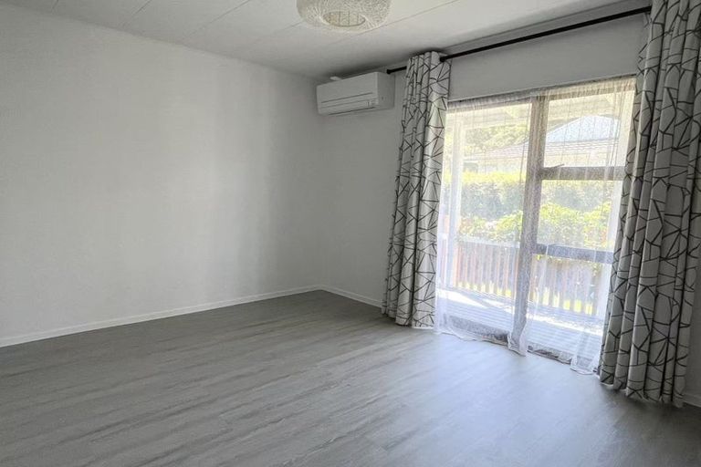 Photo of property in 68 Kaipatiki Road, Glenfield, Auckland, 0629