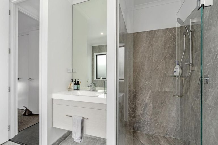 Photo of property in 229 Hillcrest Road, Wainui, 0931