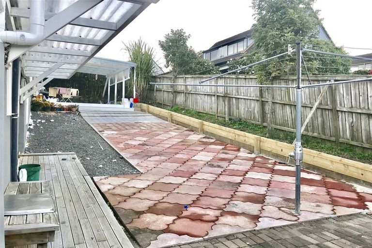 Photo of property in 2/4 Ross Avenue, Glenfield, Auckland, 0629