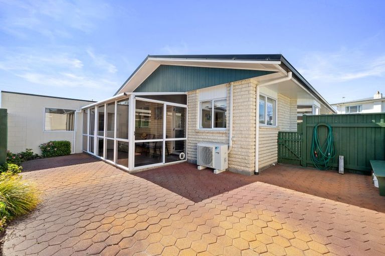 Photo of property in 3 Karaka Street, Merrilands, New Plymouth, 4312