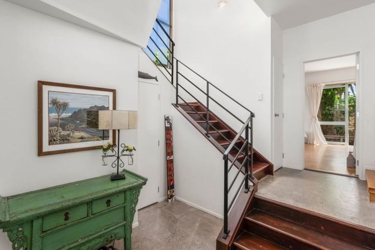 Photo of property in 1/2 Milton Road, Northcote Point, Auckland, 0627