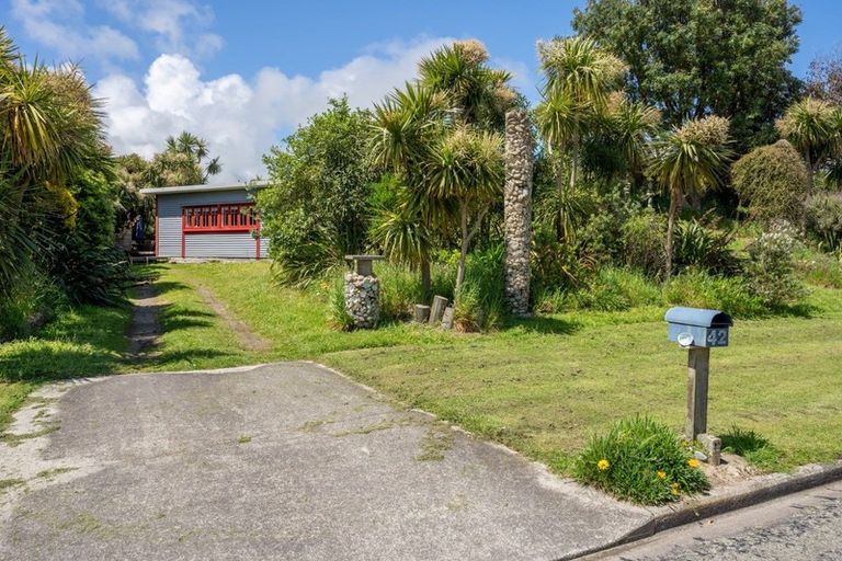Photo of property in 42 Sarah Street, Waikawa Beach, Levin, 5573