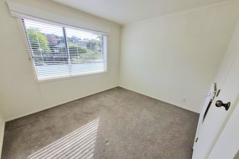 Photo of property in 3a Leiden Place, Totara Vale, Auckland, 0629