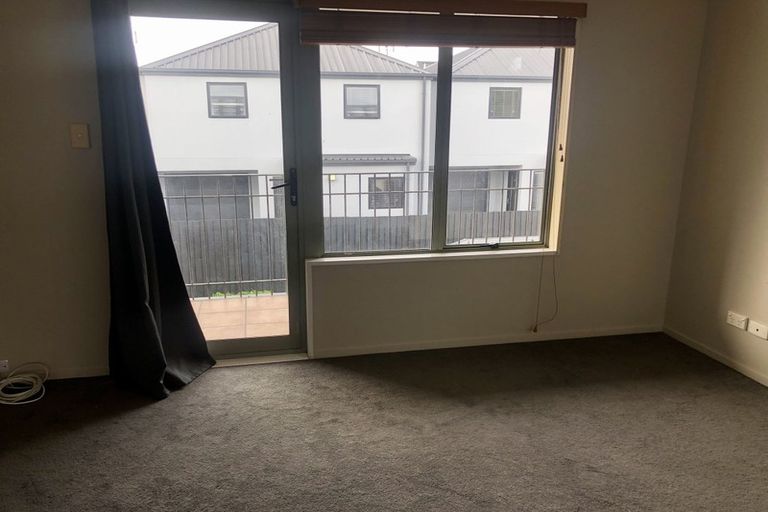 Photo of property in 2/19 Hills Road, Edgeware, Christchurch, 8013