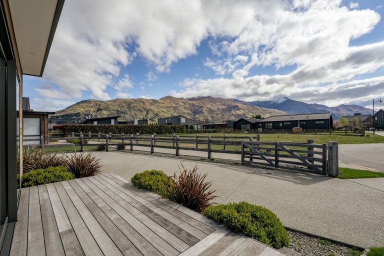 Photo of property in 5 Wallace Place, Wanaka, 9305