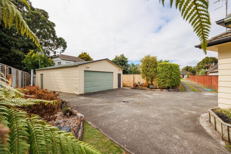 Photo of property in 17 Tilbury Avenue, Hokowhitu, Palmerston North, 4410