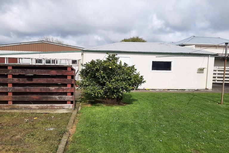 Photo of property in 15 Brett Place, Takaro, Palmerston North, 4412