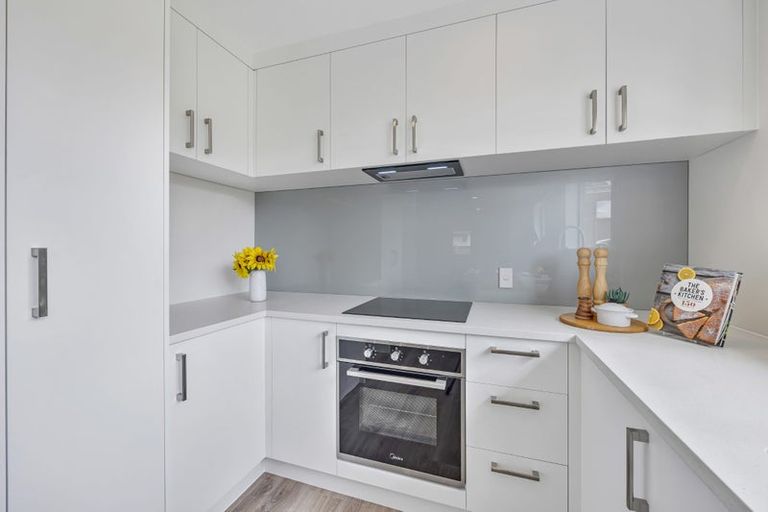 Photo of property in 23 Piriti Place, Weymouth, Auckland, 2103