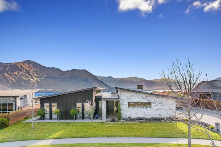 Photo of property in 21 Valley Crescent, Wanaka, 9305