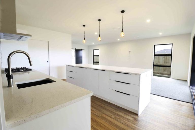 Photo of property in 42 Sardinia Grove, Fitzherbert, Palmerston North, 4410