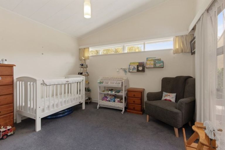 Photo of property in 8 Whites Line West, Woburn, Lower Hutt, 5010