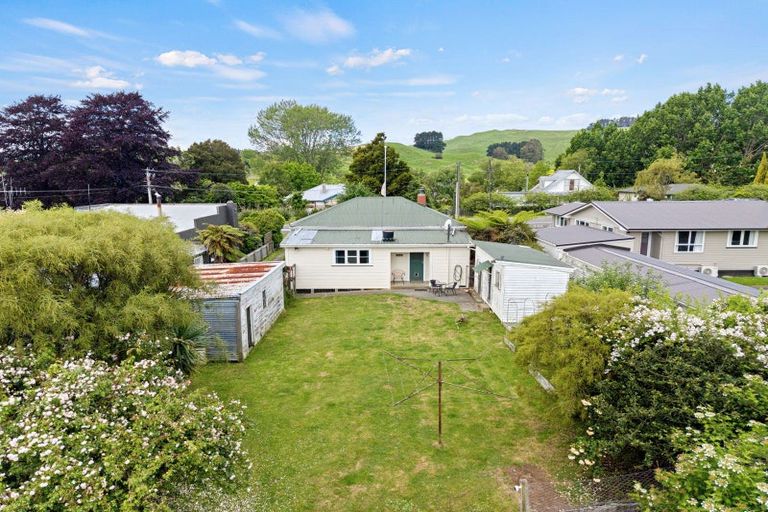 Photo of property in 30 Milne Street, Hunterville, 4730