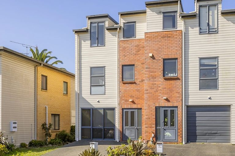 Photo of property in 7 Barnea Circle, Glen Eden, Auckland, 0602