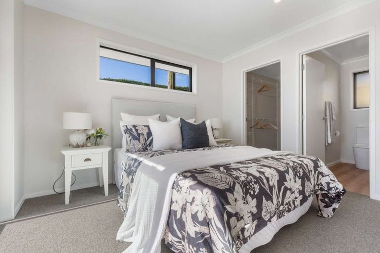 Photo of property in 16 Sam Heywood Place, Pyes Pa, Tauranga, 3112