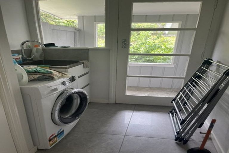 Photo of property in 98 Matipo Road, Mairangi Bay, Auckland, 0630