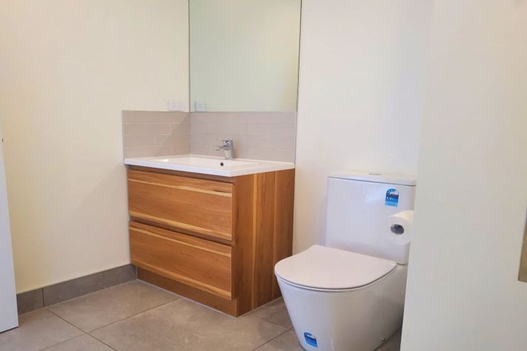 Photo of property in 36 Barbados Drive, Unsworth Heights, Auckland, 0632