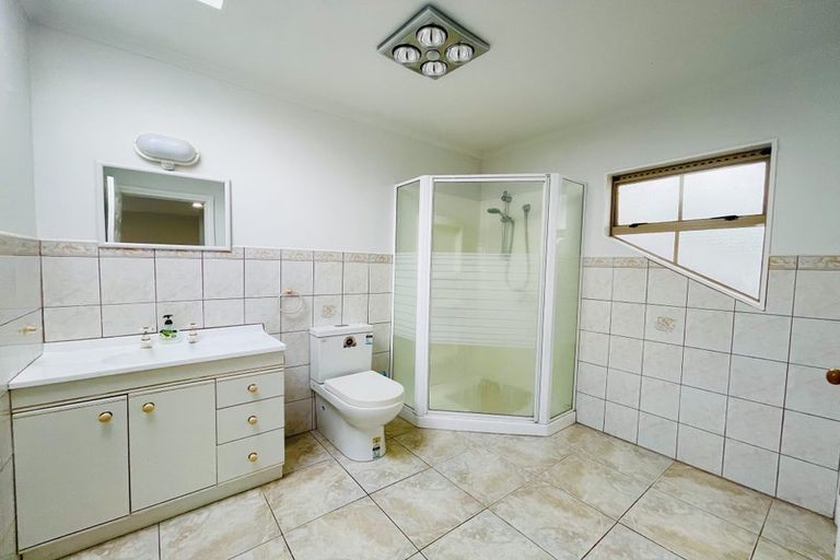 Photo of property in 11 Bream Revel Way, Karaka, Papakura, 2580