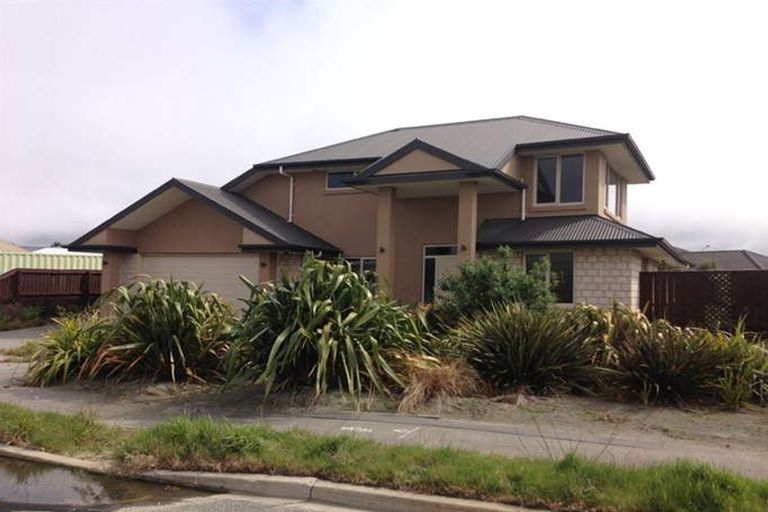 Photo of property in 11 Foresters Crescent, Parklands, Christchurch, 8083