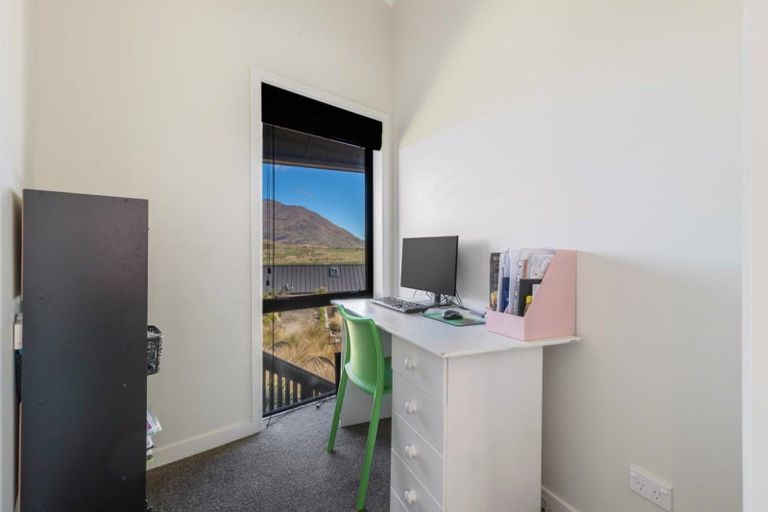 Photo of property in 8 Falconer Rise, Jacks Point, Queenstown, 9371
