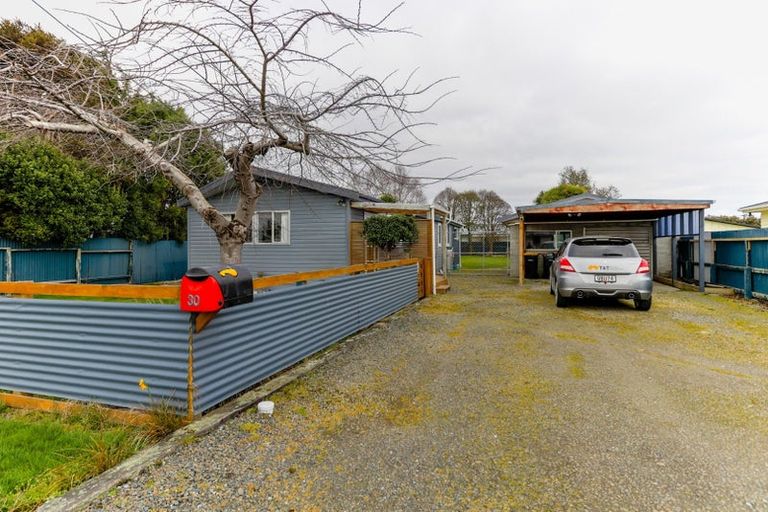 Photo of property in 30 Kilmarnock Street, Wallacetown, 9816