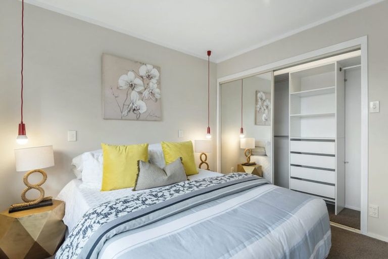 Photo of property in 1/649 Beach Road, Rothesay Bay, Auckland, 0630