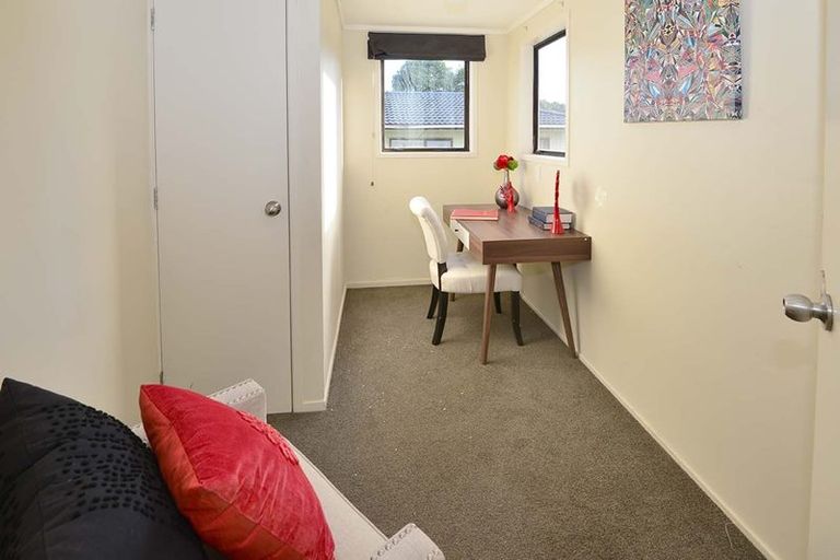 Photo of property in 2/123 Lynn Road, Bayview, Auckland, 0629