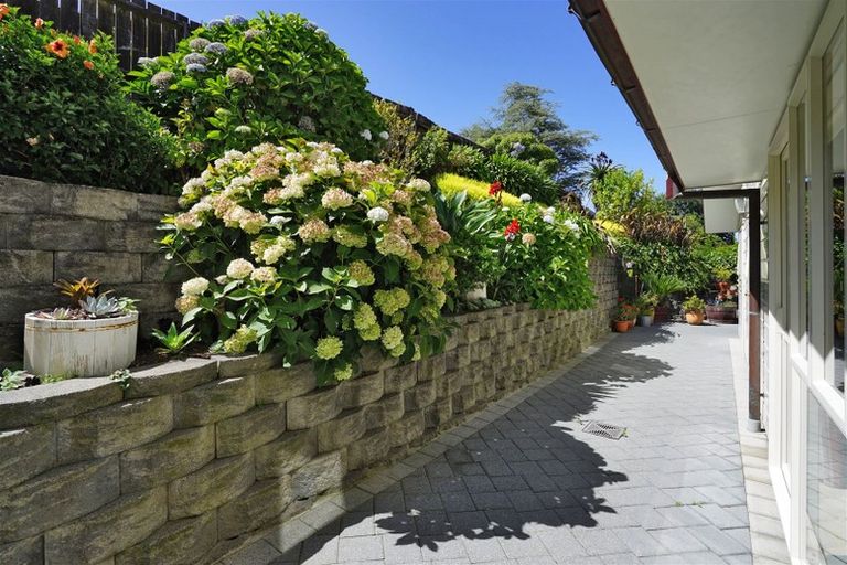 Photo of property in 16 Tironui Terrace, Western Heights, Hamilton, 3200