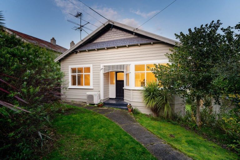 Photo of property in 16 Hart Street, Belleknowes, Dunedin, 9011