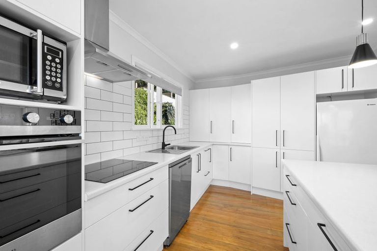 Photo of property in 16 Whakawhiti Street, Marfell, New Plymouth, 4310