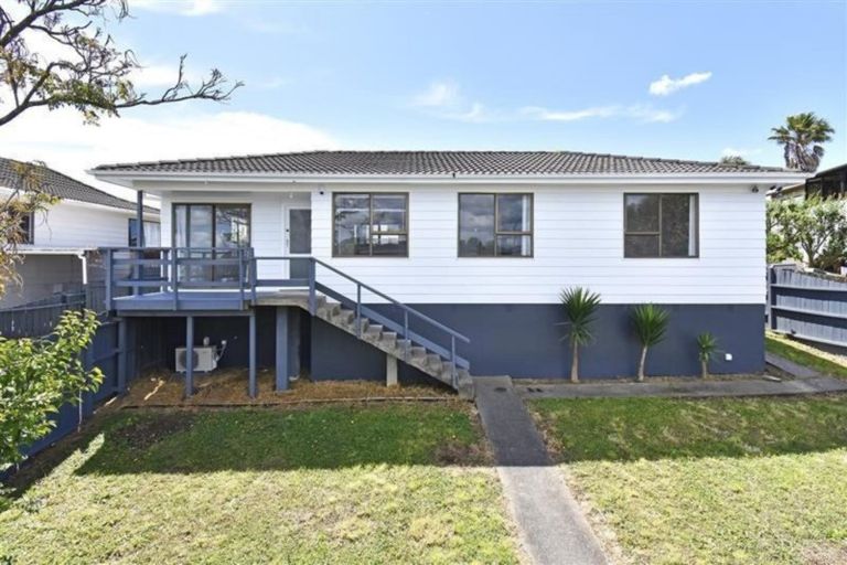 Photo of property in 10 Massine Place, Randwick Park, Auckland, 2105