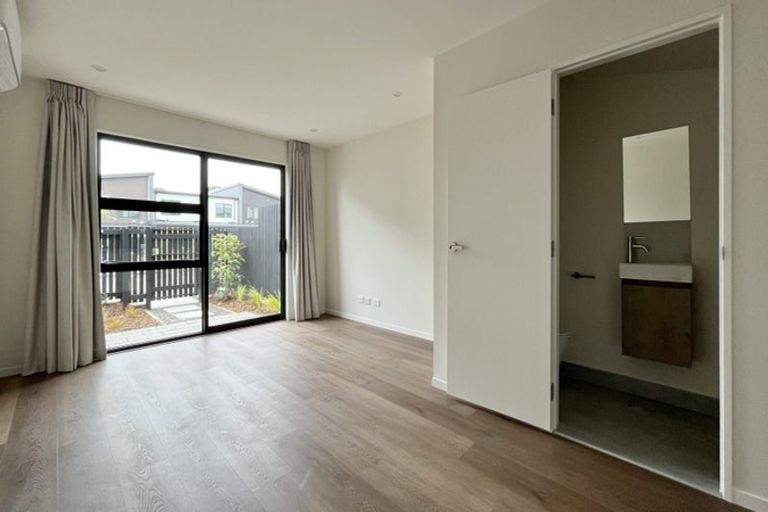 Photo of property in 4/474 West Coast Road, Glen Eden, Auckland, 0602