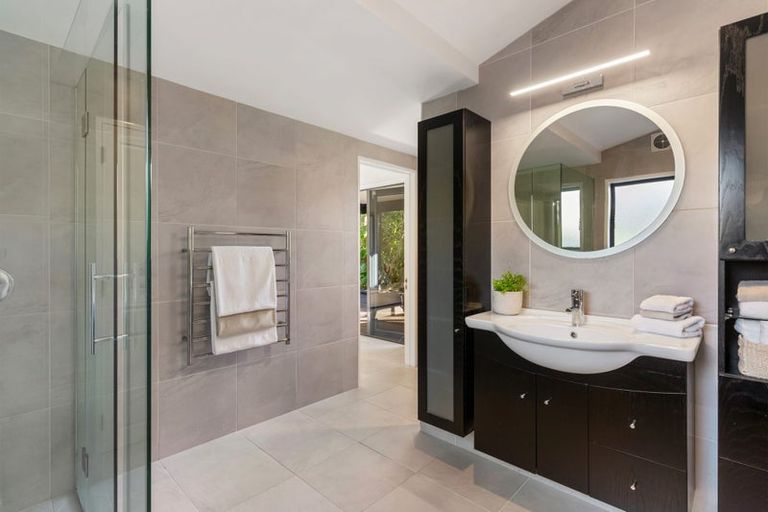 Photo of property in 6 Birchwood Grove, Greenhithe, Auckland, 0632