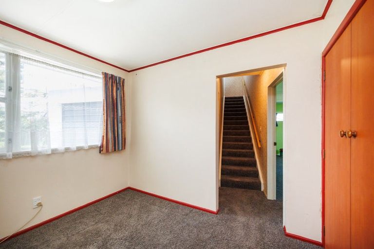 Photo of property in 17 Piper Place, Roslyn, Palmerston North, 4414