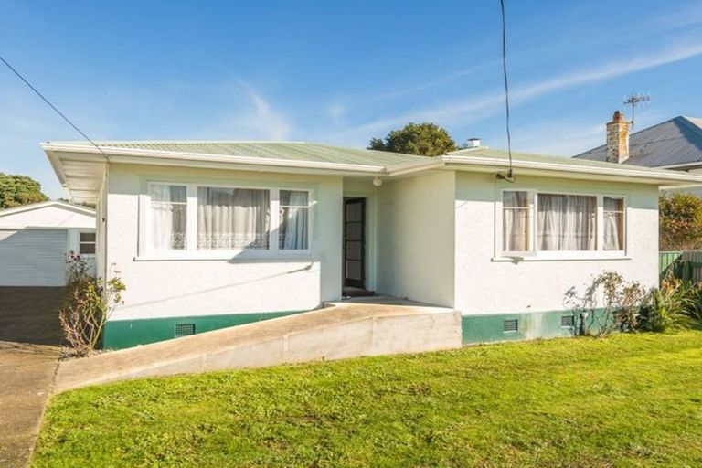 Photo of property in 5 Hurworth Place, College Estate, Whanganui, 4500
