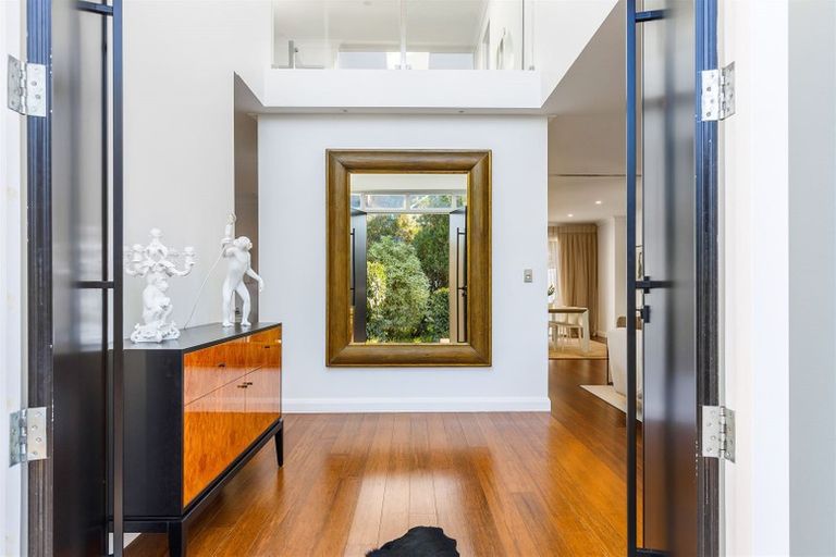 Photo of property in 111a Saint Andrews Square, Strowan, Christchurch, 8052