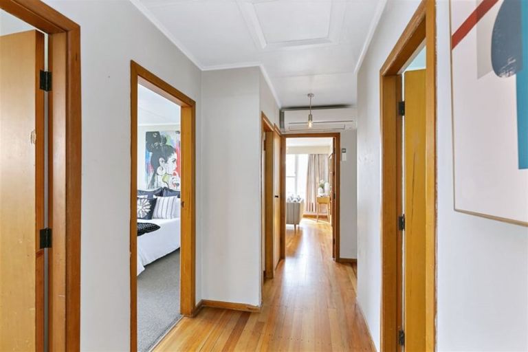 Photo of property in 18 Ahuriri Street, Strathmore Park, Wellington, 6022