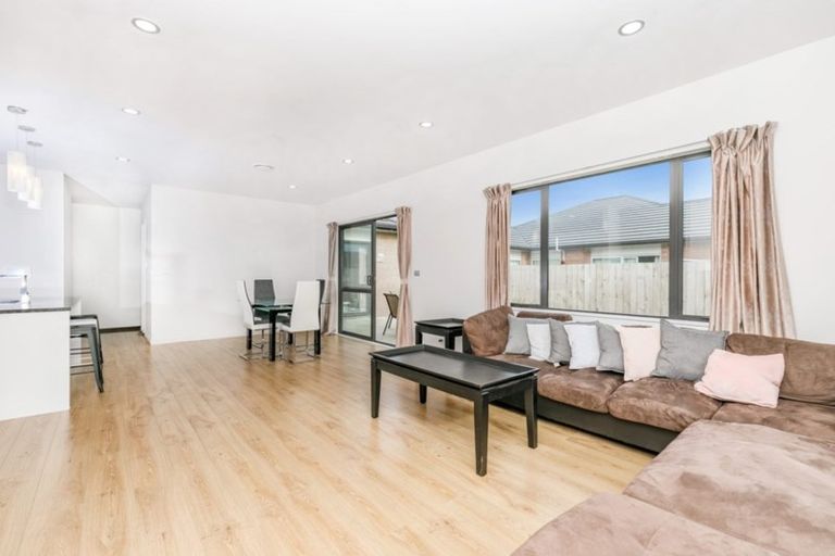 Photo of property in 5 Twin Parks Rise, Papakura, 2110