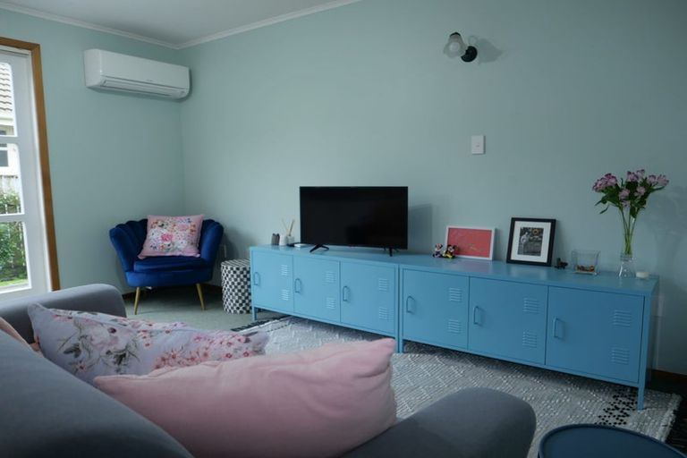 Photo of property in 82 Severn Street, Island Bay, Wellington, 6023