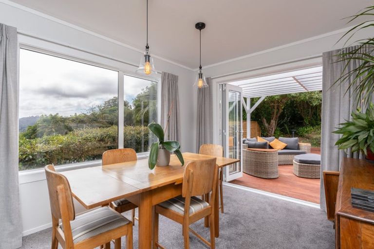 Photo of property in 18 Greyfriars Crescent, Tawa, Wellington, 5028