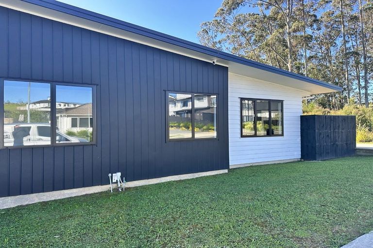 Photo of property in 17 Endurance Rise, Orewa, 0931