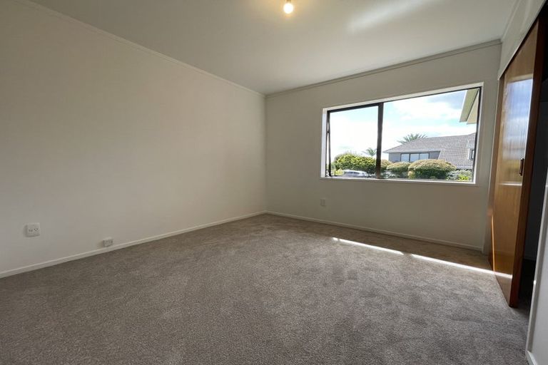 Photo of property in 1 Seagrove Road, West Harbour, Auckland, 0618