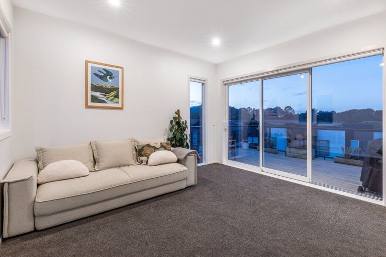 Photo of property in 32 Hokioi Drive, Kenepuru, Porirua, 5022